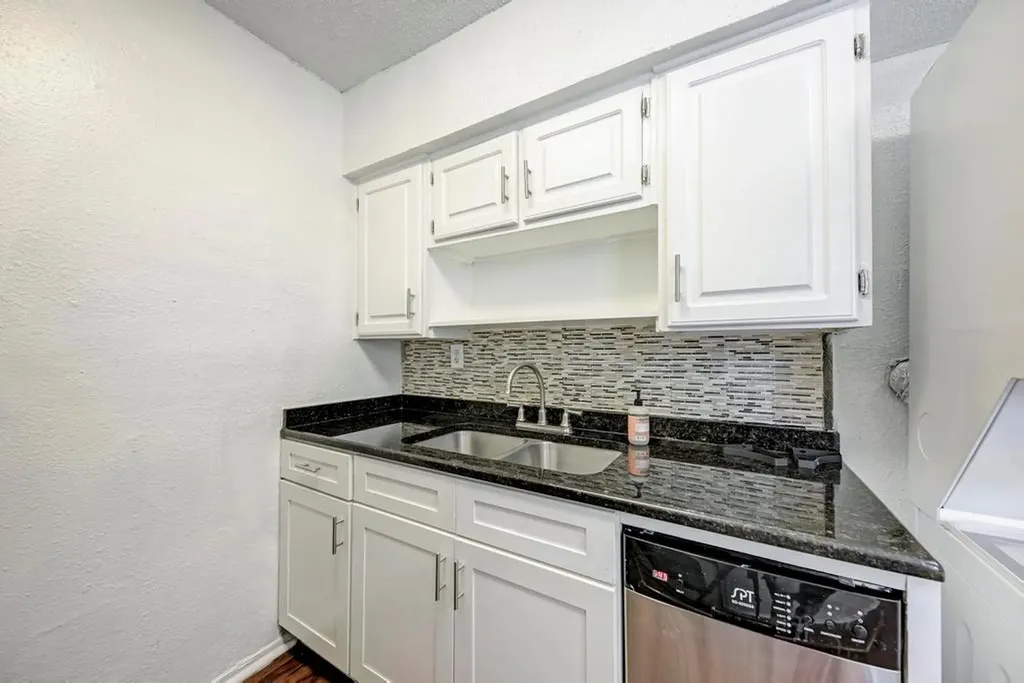 2401 Manor Road Austin TX 78722