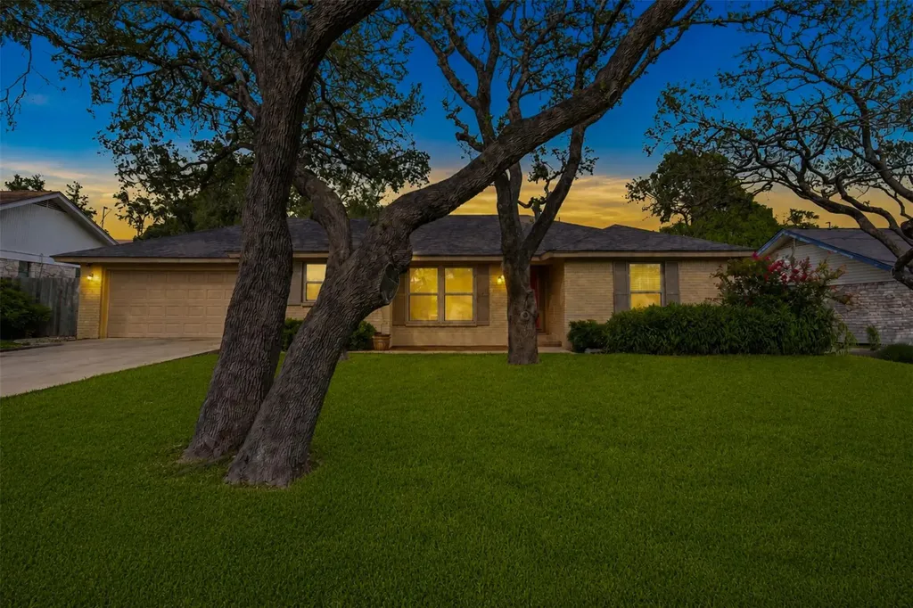 13523 Briar Hollow Drive Austin TX 78729