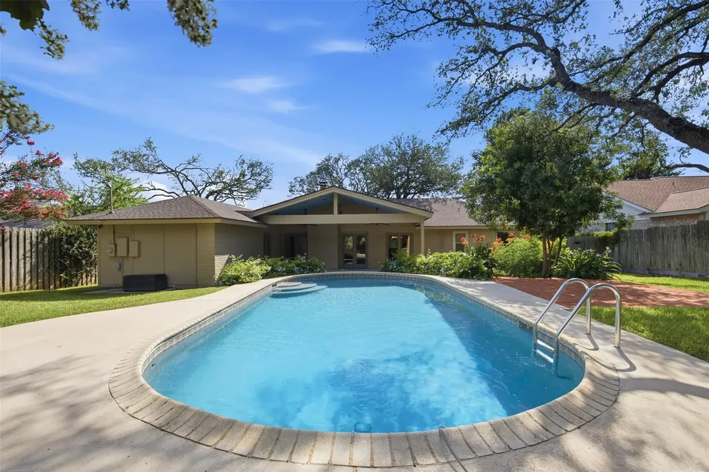 13523 Briar Hollow Drive Austin TX 78729