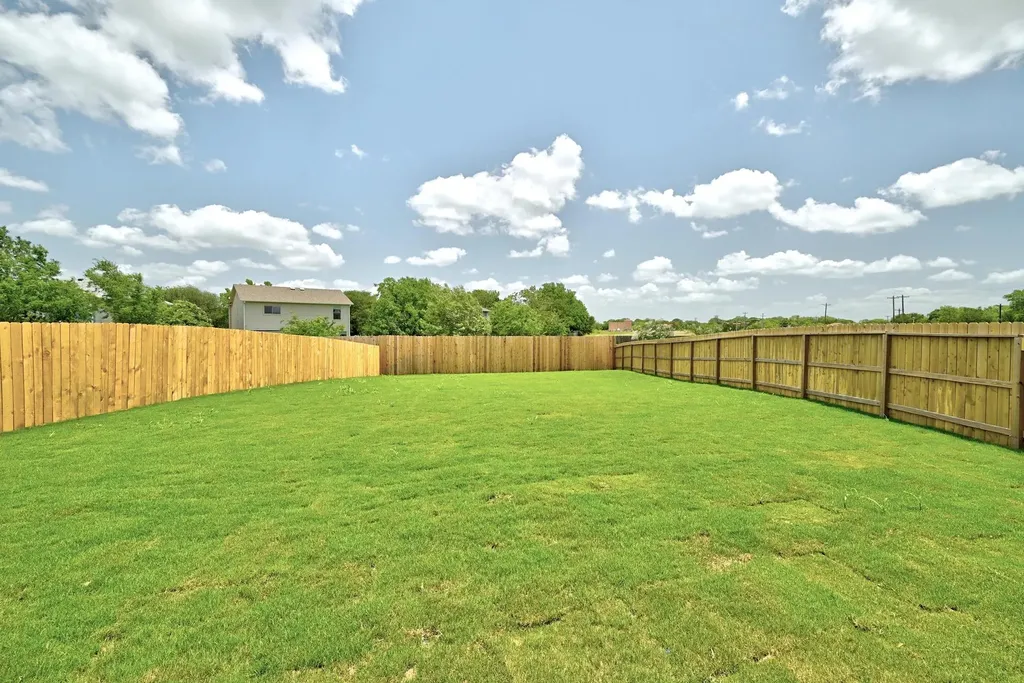 106 N Richland Drive Lockhart TX 78644