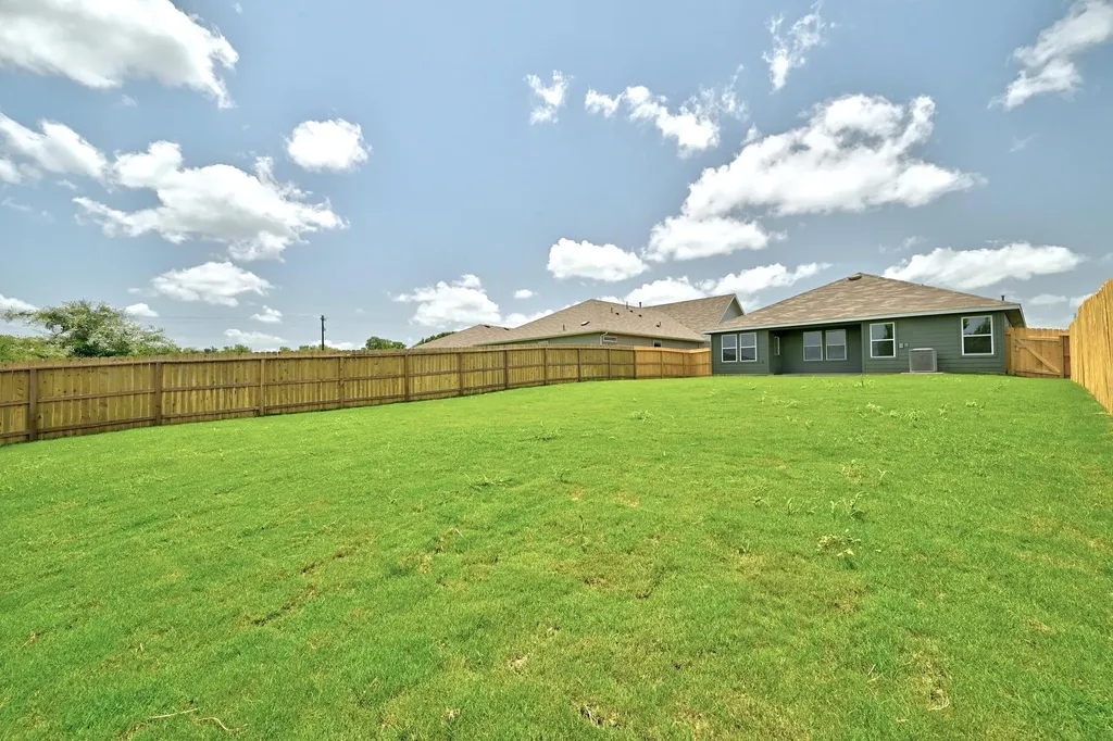 106 N Richland Drive Lockhart TX 78644