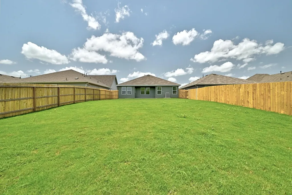 106 N Richland Drive Lockhart TX 78644