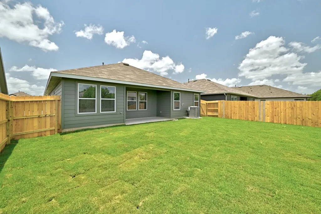 106 N Richland Drive Lockhart TX 78644