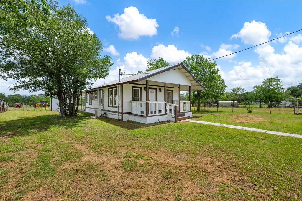 2515 Highway 21 W Dale TX 78616
