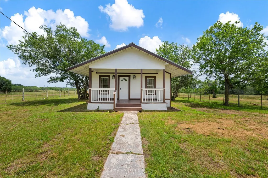 2515 Highway 21 W Dale TX 78616