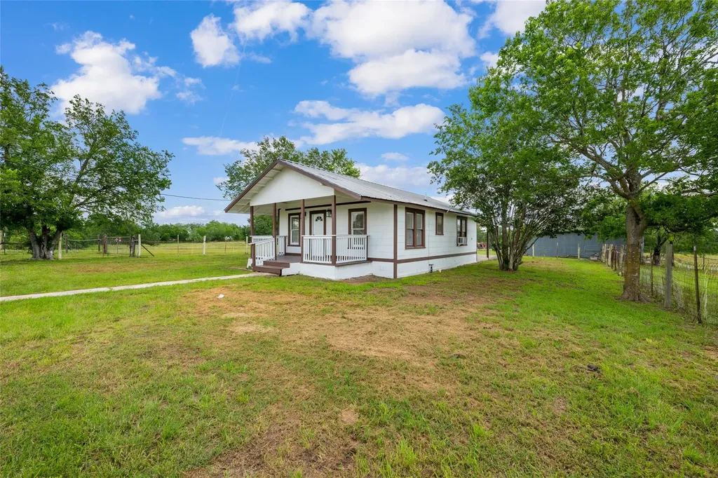 2515 Highway 21 W Dale TX 78616