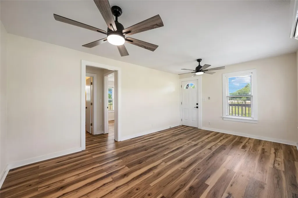2515 Highway 21 W Dale TX 78616