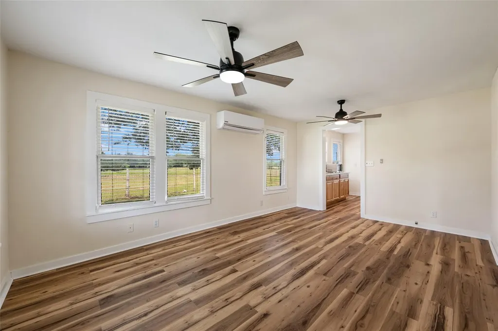 2515 Highway 21 W Dale TX 78616