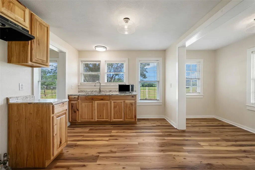 2515 Highway 21 W Dale TX 78616