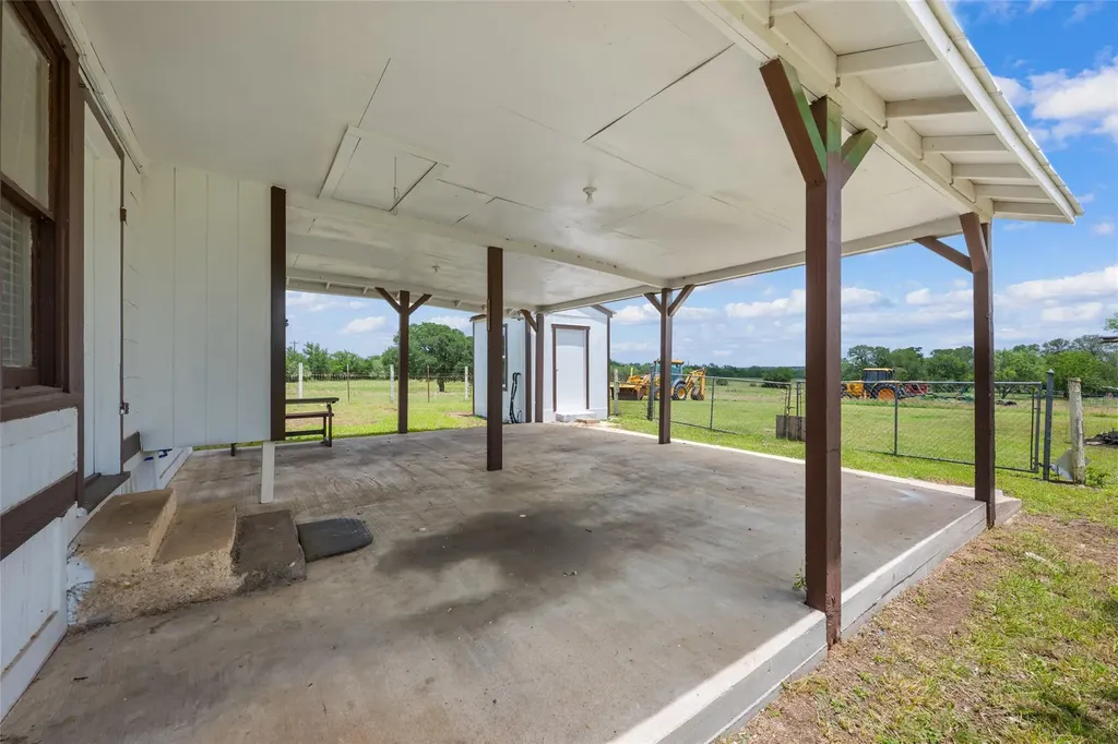 2515 Highway 21 W Dale TX 78616