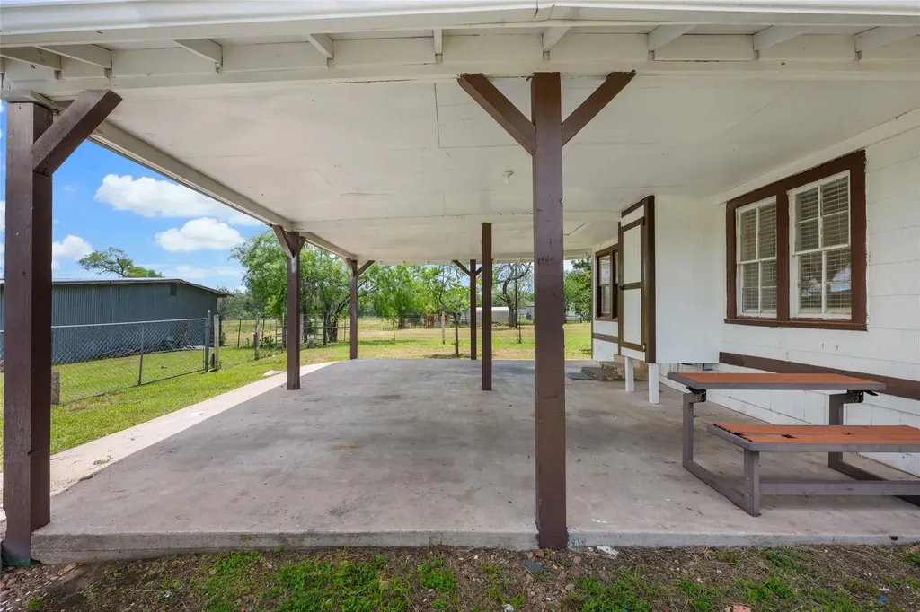 2515 Highway 21 W Dale TX 78616