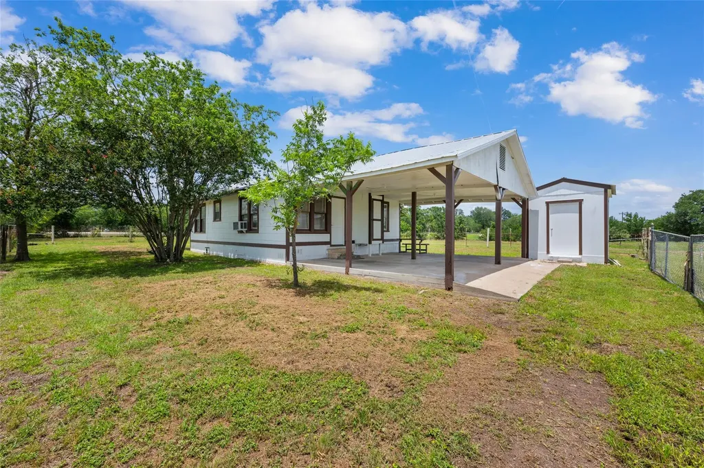 2515 Highway 21 W Dale TX 78616