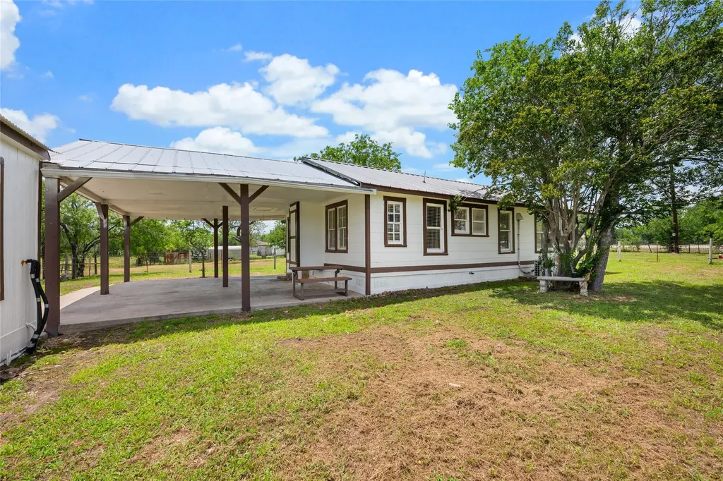 2515 Highway 21 W Dale TX 78616
