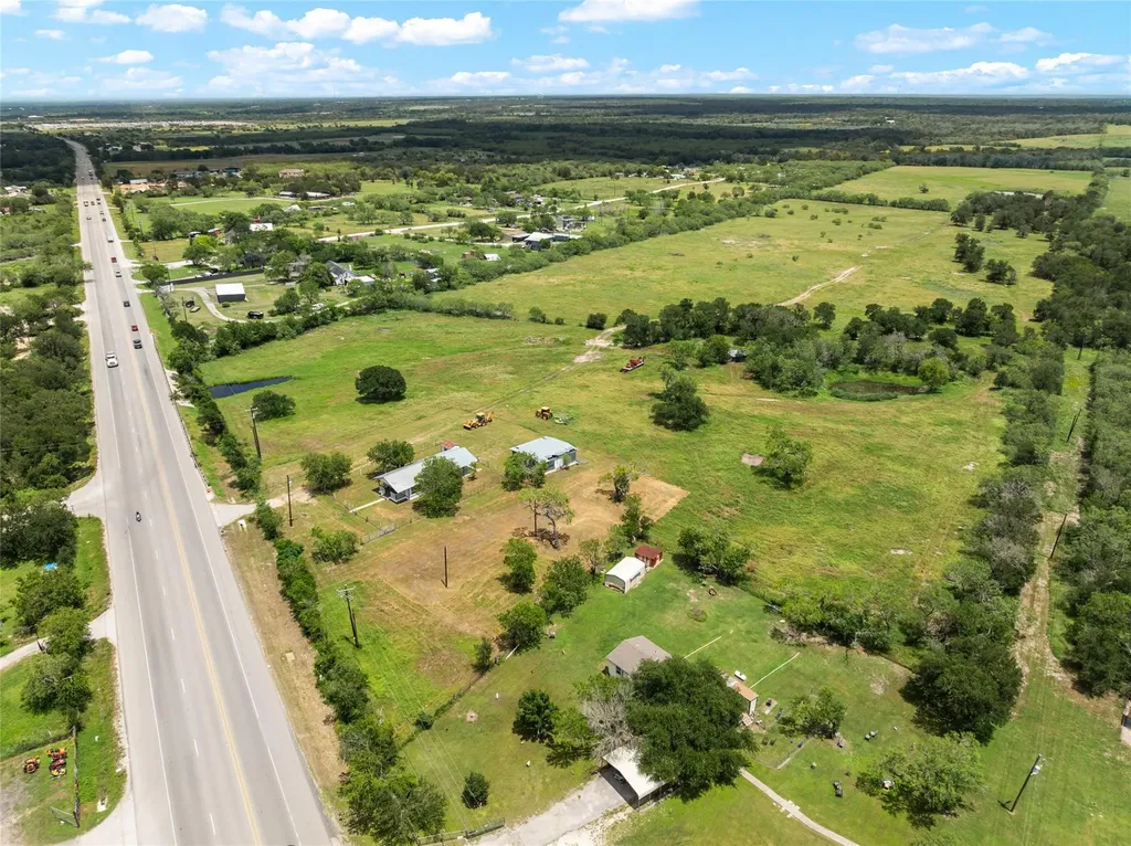 2515 Highway 21 W Dale TX 78616