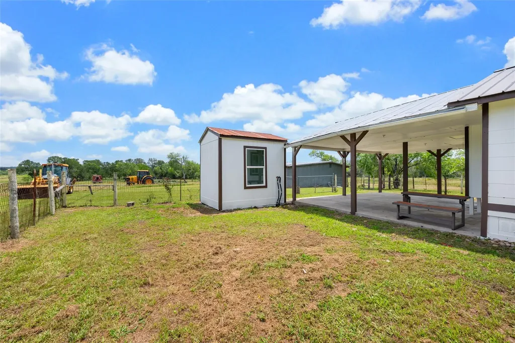 2515 Highway 21 W Dale TX 78616