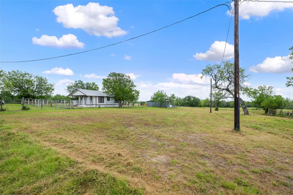 2515 Highway 21 W Dale TX 78616