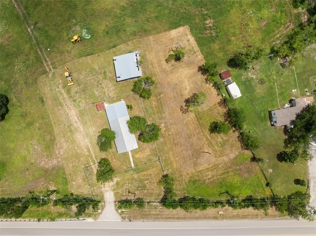2515 Highway 21 W Dale TX 78616