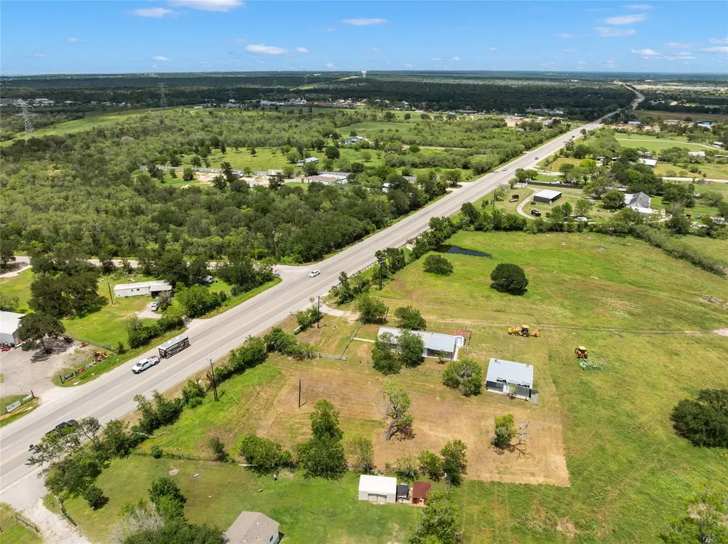 2515 Highway 21 W Dale TX 78616