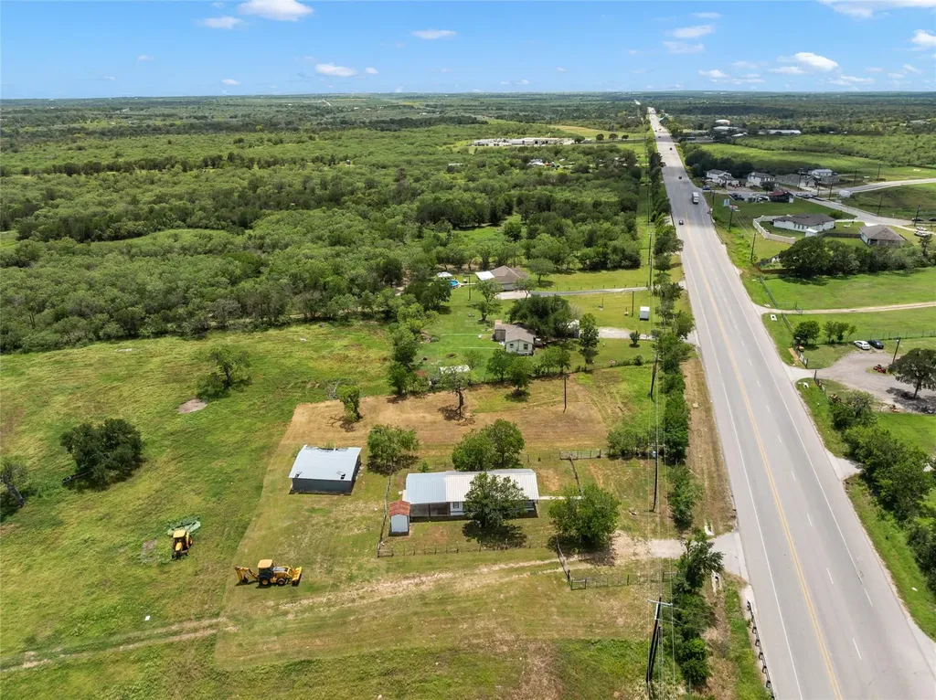2515 Highway 21 W Dale TX 78616