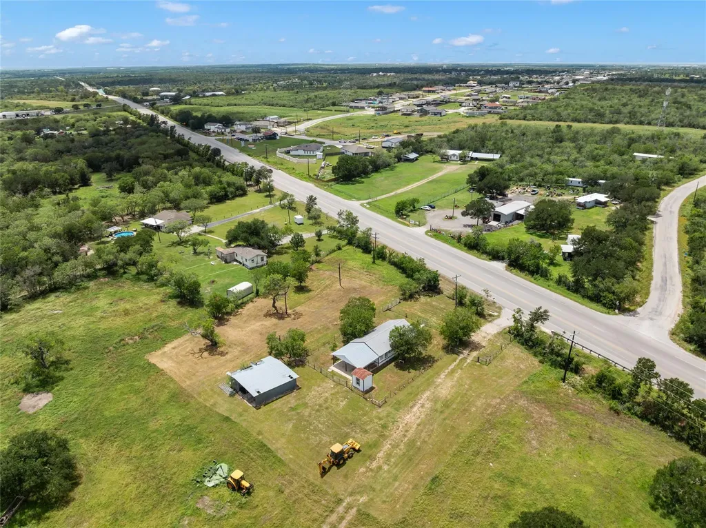 2515 Highway 21 W Dale TX 78616
