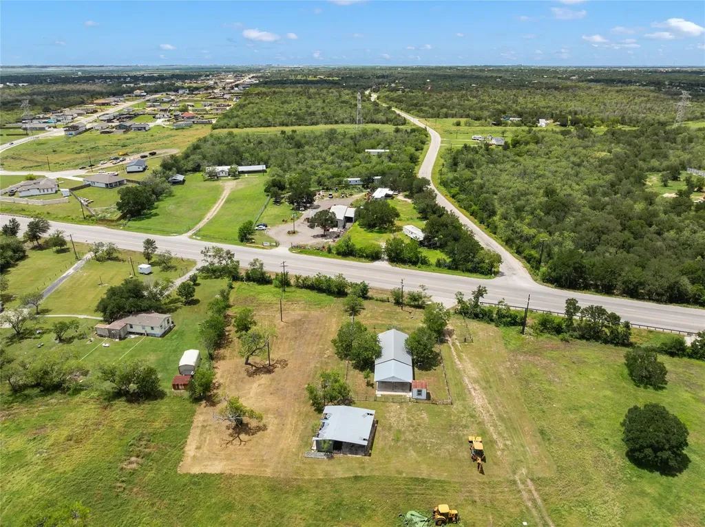 2515 Highway 21 W Dale TX 78616