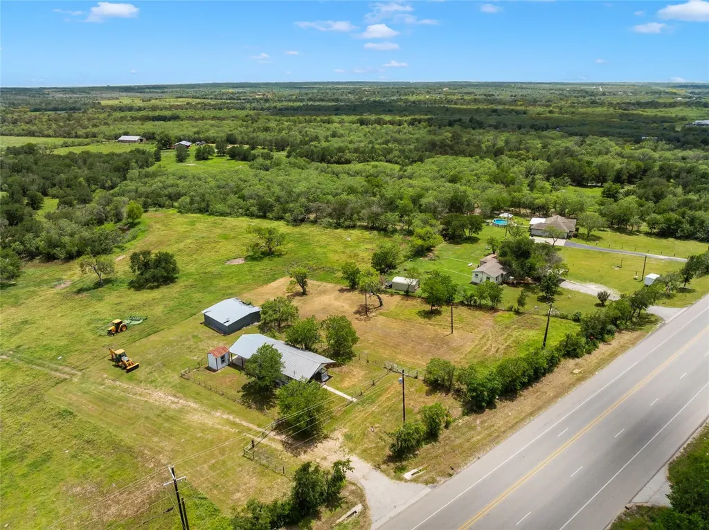 2515 Highway 21 W Dale TX 78616