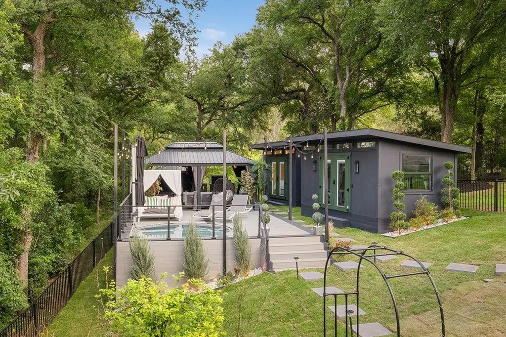 3018 Sunridge Drive Austin TX 78741