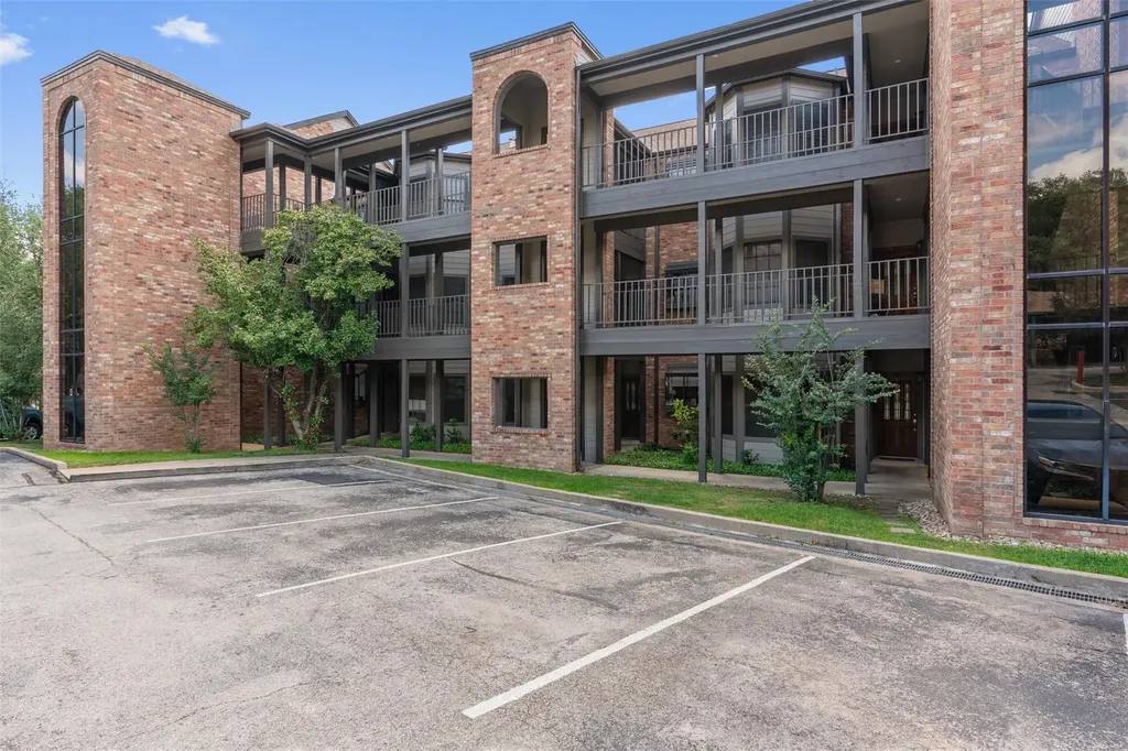 1741 Spyglass Drive Austin TX 78746