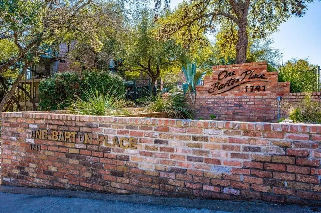 1741 Spyglass Drive Austin TX 78746