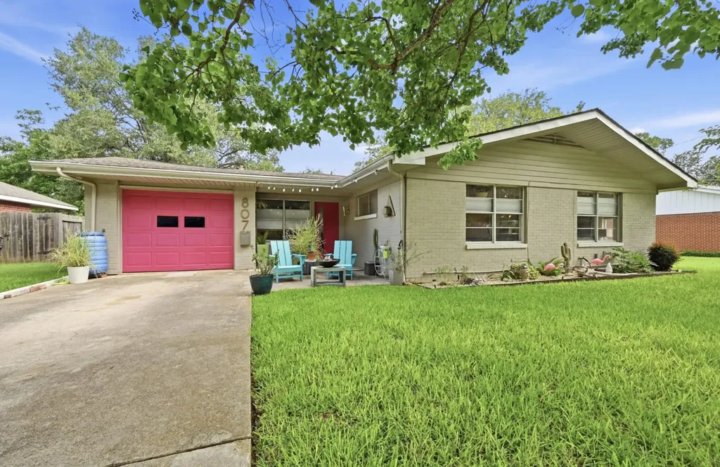 807 Campbell Street Lockhart TX 78644