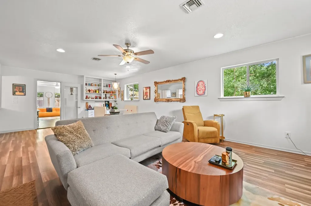 807 Campbell Street Lockhart TX 78644