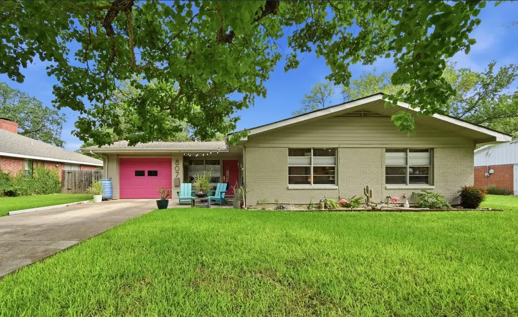807 Campbell Street Lockhart TX 78644