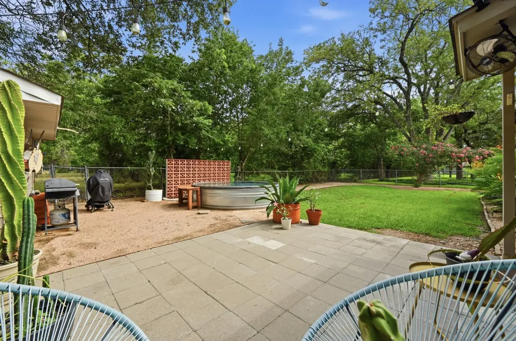 807 Campbell Street Lockhart TX 78644