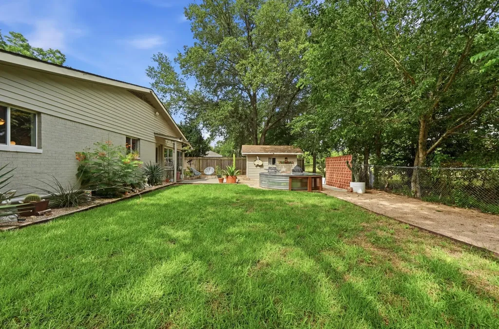 807 Campbell Street Lockhart TX 78644