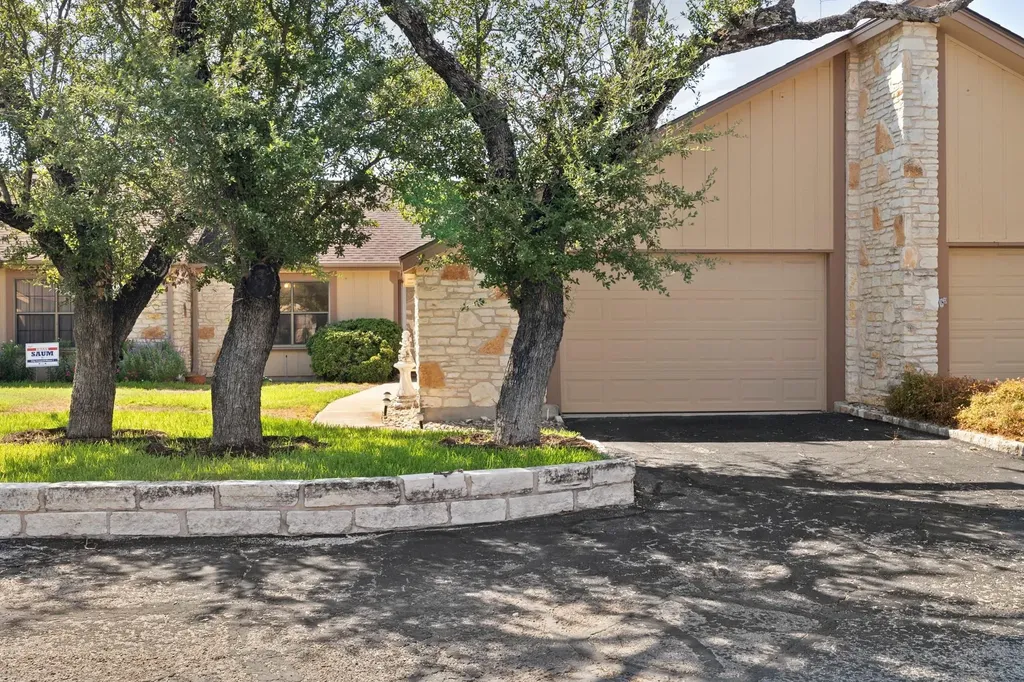 28 Oaks Place Lago Vista TX 78645