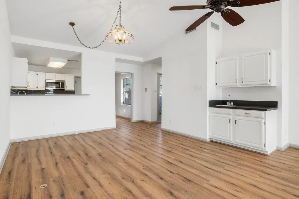 28 Oaks Place Lago Vista TX 78645