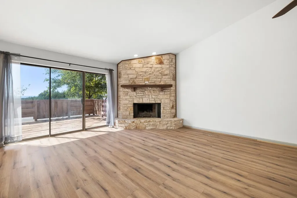 28 Oaks Place Lago Vista TX 78645