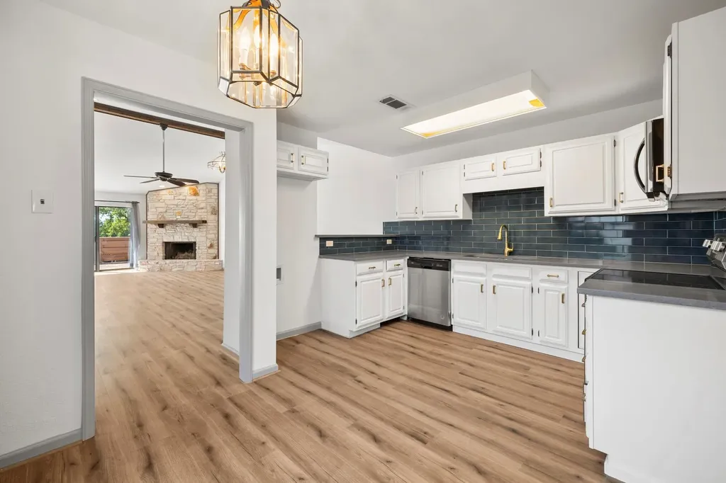 28 Oaks Place Lago Vista TX 78645