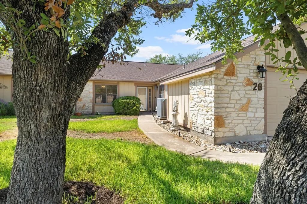 28 Oaks Place Lago Vista TX 78645