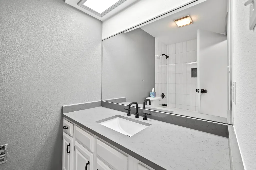 28 Oaks Place Lago Vista TX 78645