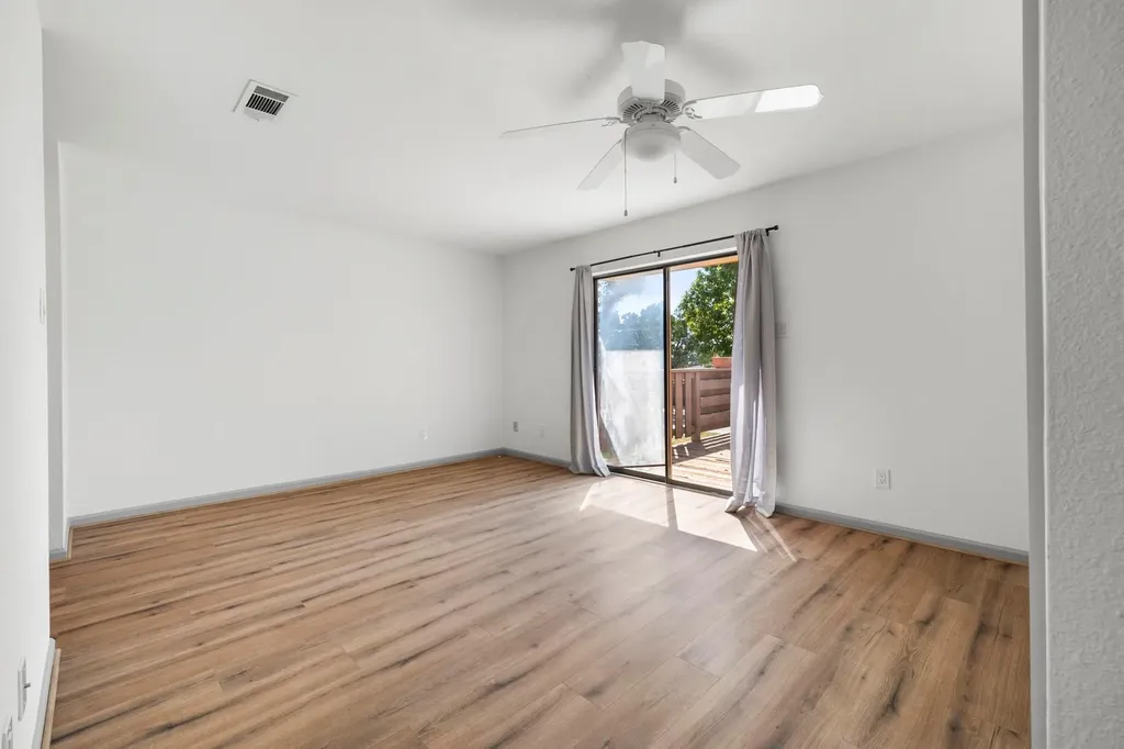 28 Oaks Place Lago Vista TX 78645