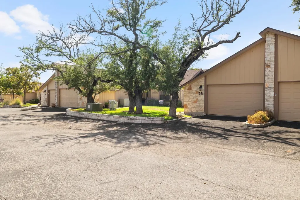 28 Oaks Place Lago Vista TX 78645