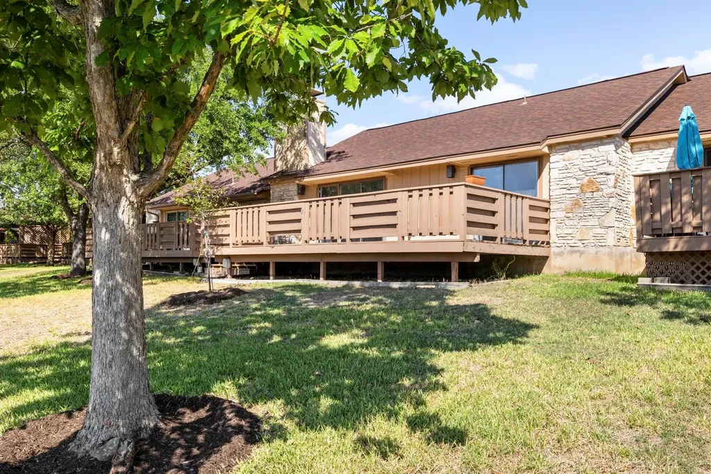 28 Oaks Place Lago Vista TX 78645