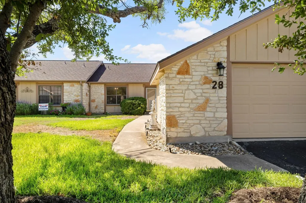 28 Oaks Place Lago Vista TX 78645