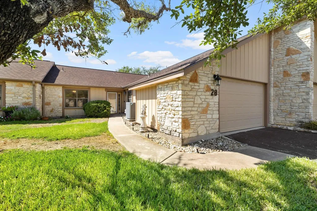 28 Oaks Place Lago Vista TX 78645