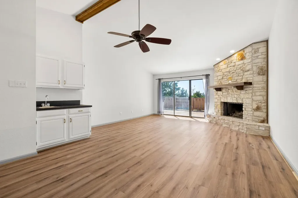 28 Oaks Place Lago Vista TX 78645