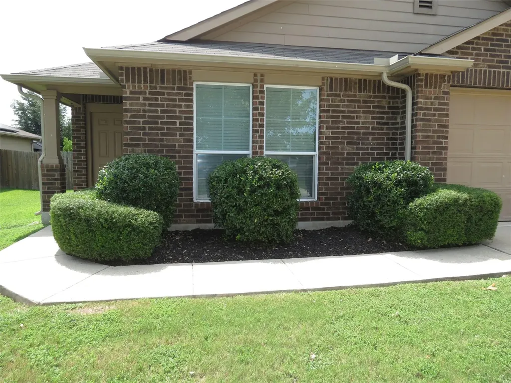 375 Musgrav Kyle TX 78640