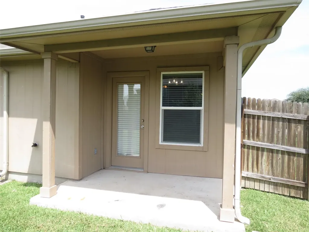 375 Musgrav Kyle TX 78640