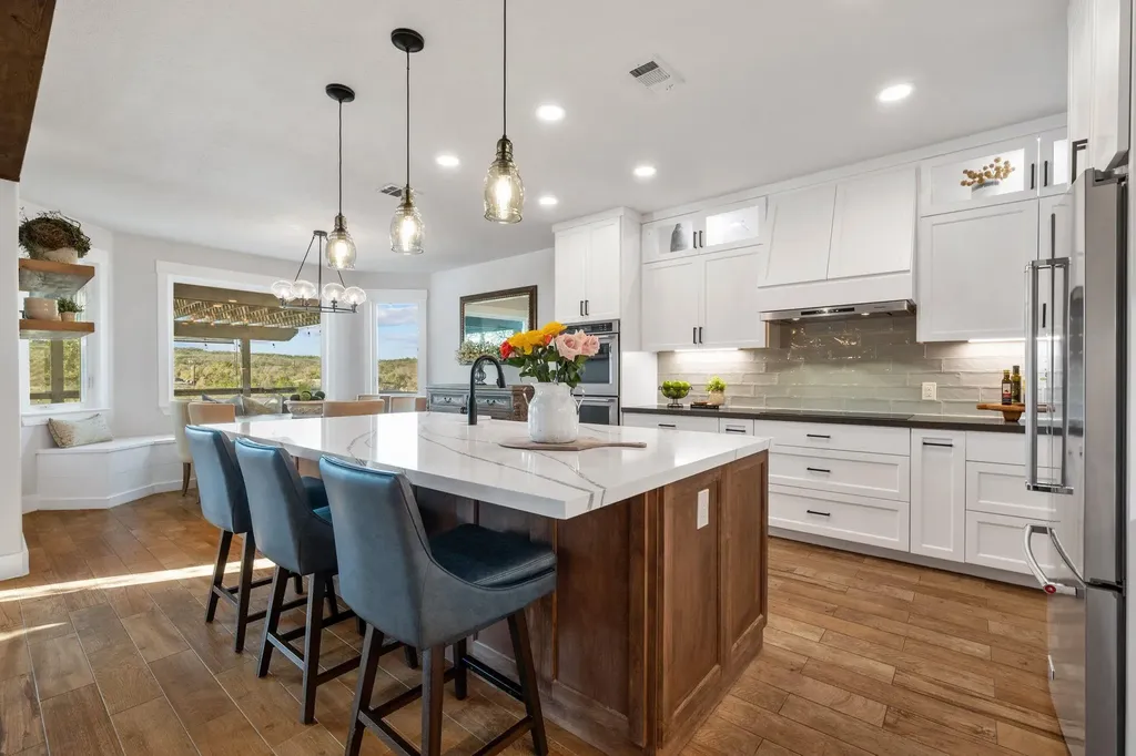 22008 Briarcliff Drive Spicewood TX 78669