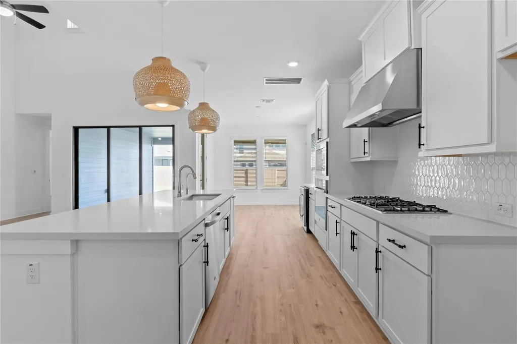 7909 Edmondson Bend Austin TX 78744